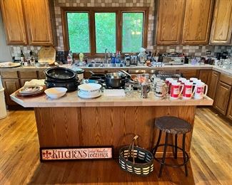 Various Kitchen Goods and Small Appliances 