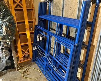 1-Story Scaffolding (yellow)
3-Story Scaffolding (blue) 