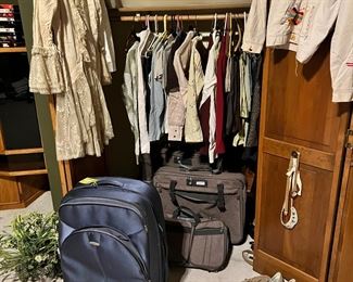 Women’s Clothing 
Women’s Shoes 
Vintage and Newer Luggage 