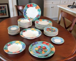 45 pcs. Virginia & Beale Forbidden Fruit China