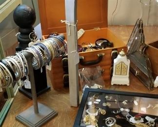 New jewelry and vintage jewelry 