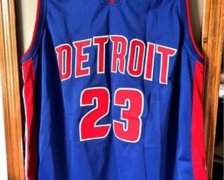 Lot 108   0 Bid(s)
Blake Griffin Signed Autographed And Certified Jersey COA