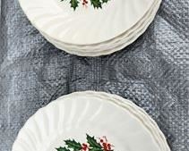 Lot 061   1 Bid(s)
14pc. 7" Holiday Holly Dessert Plates