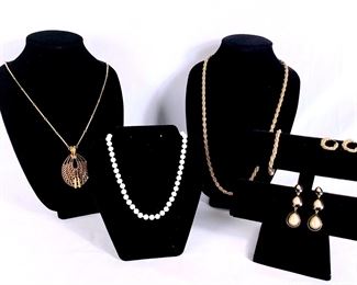 ANSM901 Vintage Monet Jewelry