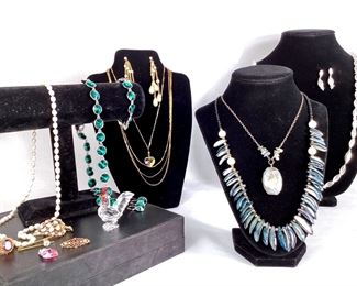 ANSM915 Finer Quality Costume Jewelry