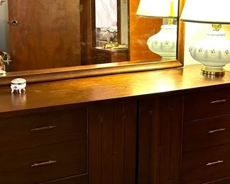 BROYHILL Mid-Century Modern Dresser with mirror.  Etched starburst mirror