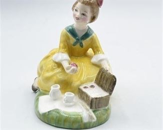 Lot 027   0 Bid(s)
Royal Doulton, "Picnic" HN 2308 1964