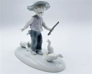 Lot 078   0 Bid(s)
Metzler Ortloff German Fine Porcelain Boy with Ducks