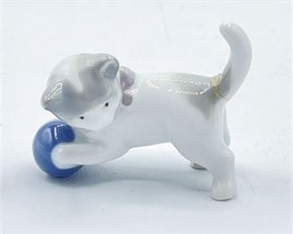 Lot 080   0 Bid(s)
Metzler & Ortloff Kitten with Blue Ball of Yarn