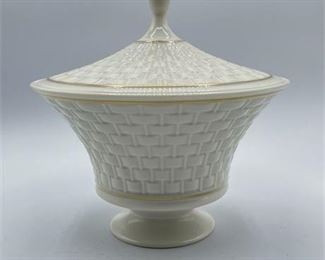 Lot 115   0 Bid(s)
Lenox Basket Weave Covered Candy Dish