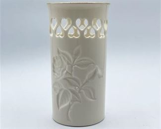 Lot 125   0 Bid(s)
Lenox Pierced Hearts Collection Column Vase