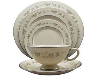 Lot 146   0 Bid(s)
Lenox Brookdale China Service Five Piece Setting for Four