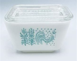 Lot 325   0 Bid(s)
Vintage Pyrex 501 Amish Butterprint White and Blue Refrigerator Dish