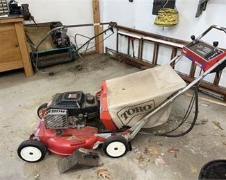 Lot 409   0 Bid(s)
Toro Deluxe Pow-R-Drive Lawn Mower 21" Self Propell