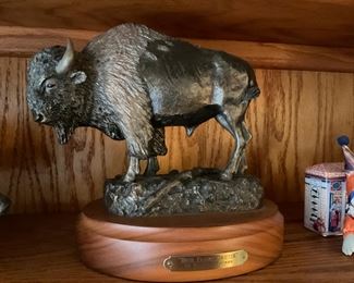 Buffalo figurines 