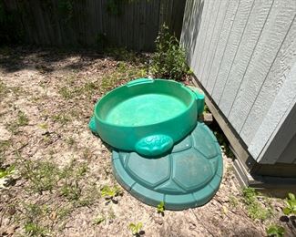Turtle sand box
