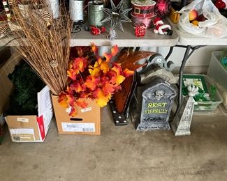Garage - lots of decorations