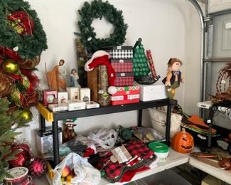 Garage - lots of decorations