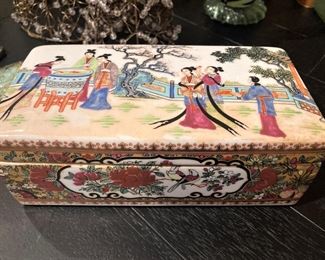 Asian lidded box