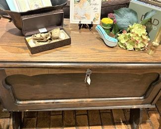 Oak blanket box