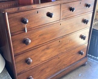 Handsome 5-drawer chest