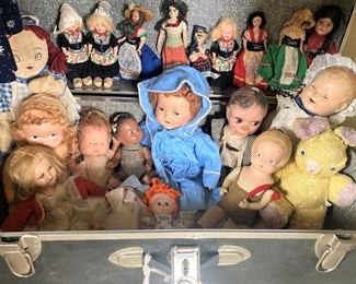 Trunk of loved dolls