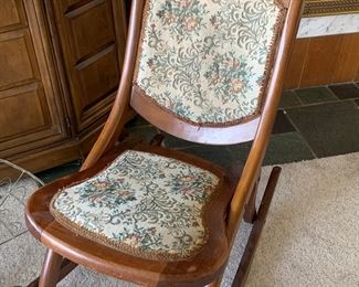 Vintage foldable rocking chair