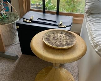 Mid century table / plant stand 