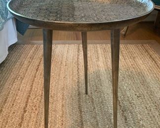 Metal accent table