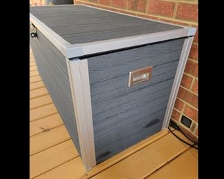 Outdoor storage box