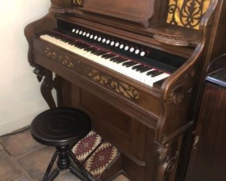 Absolutely beautiful antique Beckwith pump organ and stool - HAS BEEN ELECTRIFIED AND IS PLAYABLE!