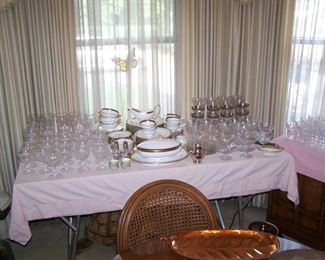 ENGLISH DINNER SET & STEMWARE