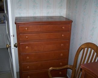 MAPLE 6-DRAWER CHEST