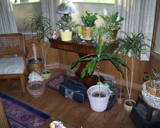 EMPIRE GAME TABLE--TOP IS ROUGH & OLD LAMP