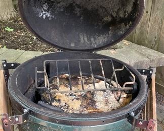 Large Big Green Egg With intEGGrated Nest+Handler and Solid Acacia Wood EGG Mates (set of 2) . Cover and Grill Rack NOT PICTURED. Photo 3 of 3.