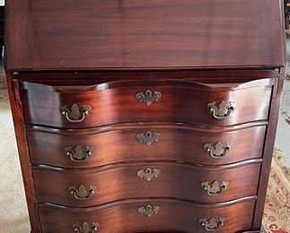 MAHOGANY GOVERNOR WINTHROP STYLE SLANT FRONT DESK 