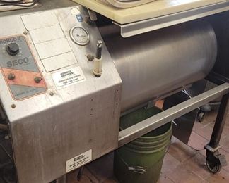 Seasoning meat mixer