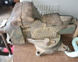 Small bench vise 