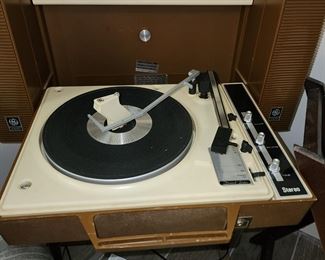 Midcentury Wildcat Deluxe Record Player with Stand