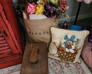 Aetificial Flowers - Vintage Shoe Shine Box