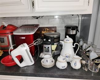 Ice Machine - Mixer - Waffle Maker - Tea Pit