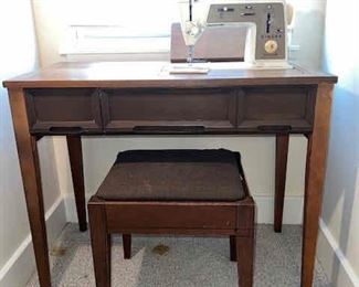 MCM sewing machine table and sewing machine