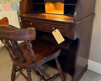 Dark pine Student Roll top desk and chair
