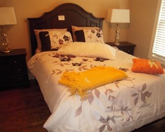 QUEEN SIZE BEDROOM SUITE WALNUT