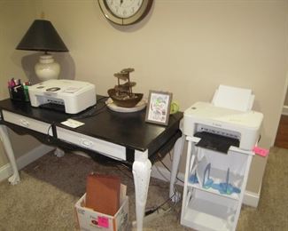 Painte3d queen Anne desk