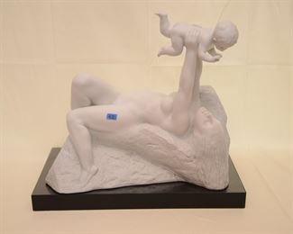 Lot 45 - Lladro Regalo De Vida Sculpture