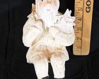 lot 257 Dept 56 Christmas Figurine