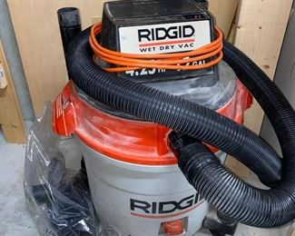 Rigid shop vac with attachments
