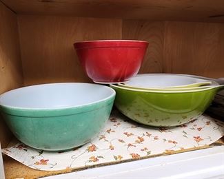 Pyrex Bowls