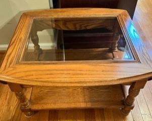 Double end drop leaf table. 27"W x 26-1/2" H x 46-1/2"L fully extended